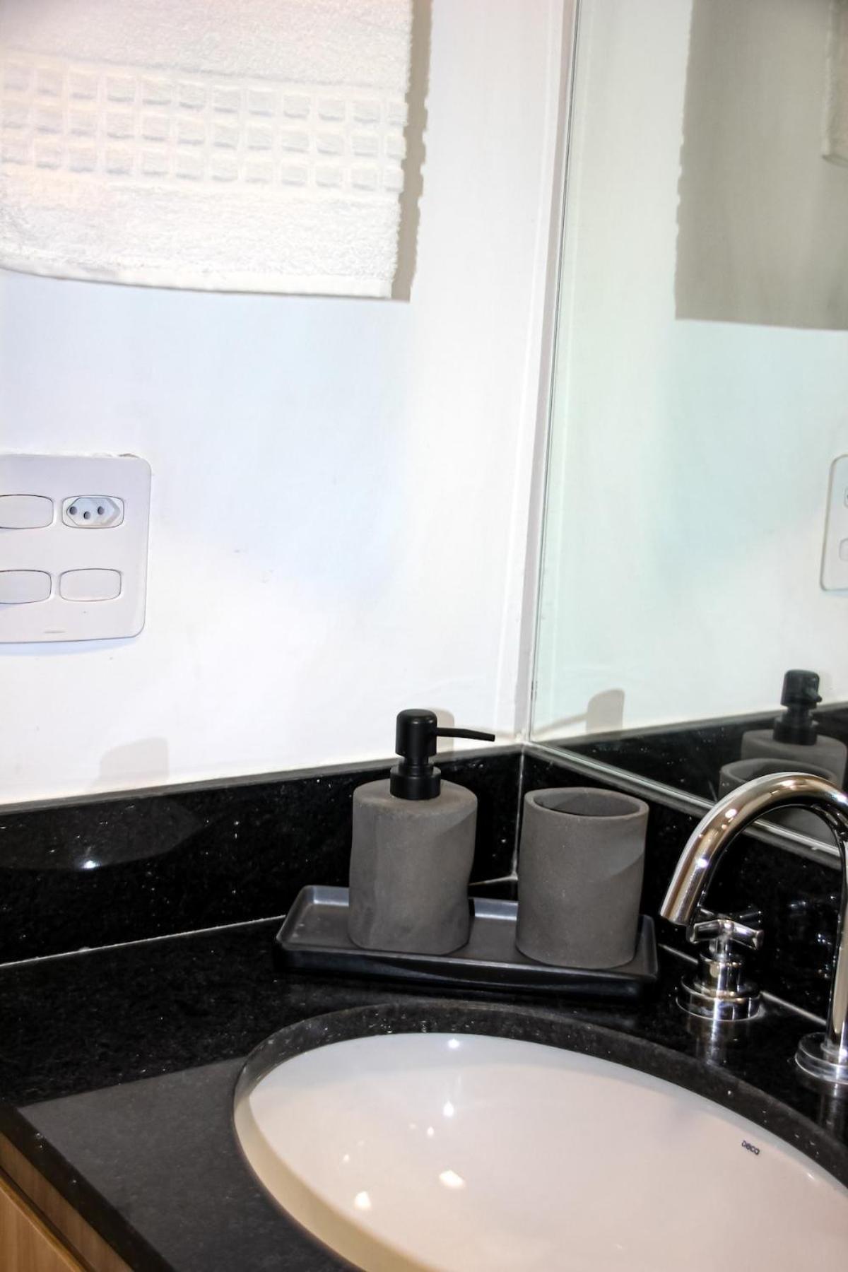 Espacoso Com Sofa-cama, 230m Do Metro Apartamento